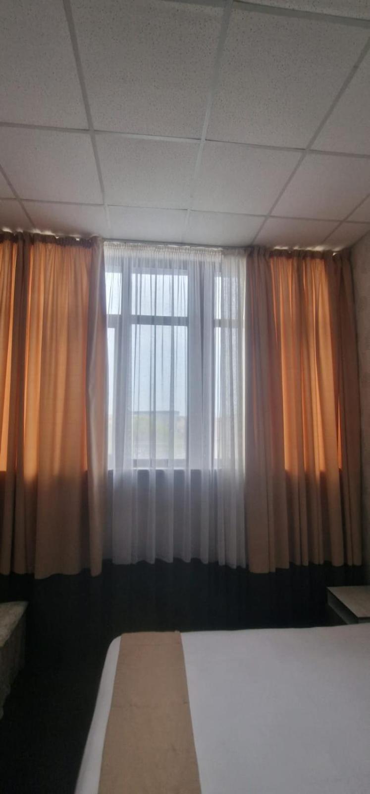 Tarlan Hotel Aktau  Exteriör bild
